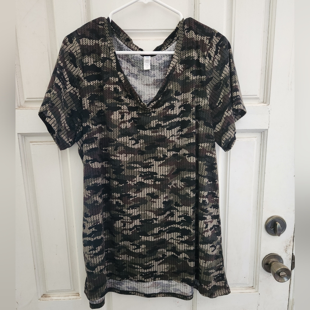 Camo V-Neck Short Sleeve Top